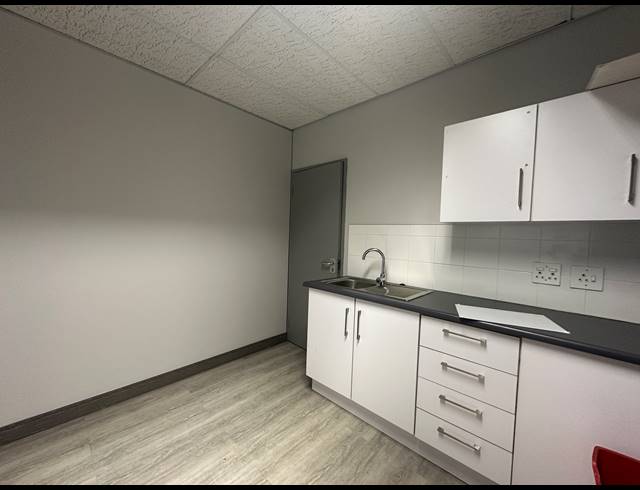 5,800M² OFFICE FOR SALE IN SUNNINGHILL